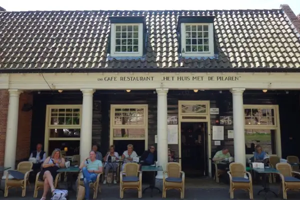 Foto van Café-Restaurant Het Huis Met De Pilaren