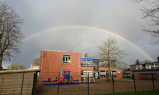 Logo van CBS De Regenboog